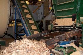 Třídění a sušení pilin pro výrobu pelet.